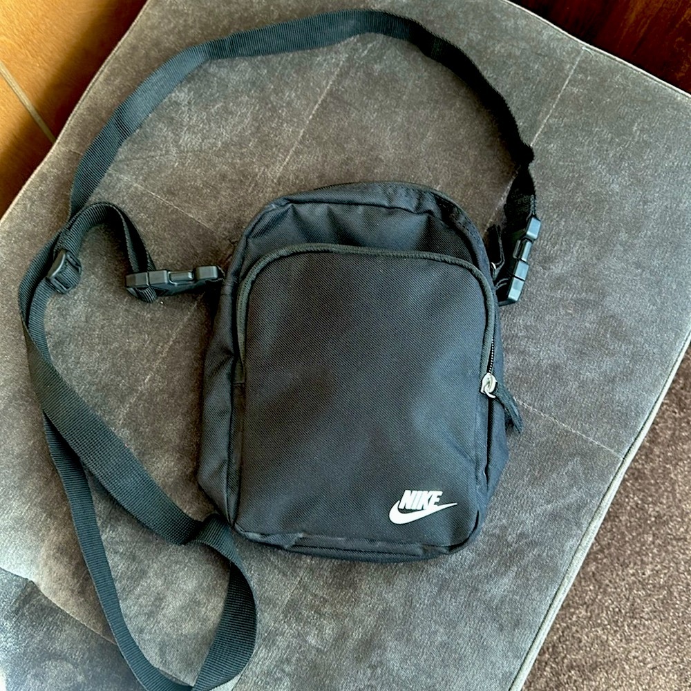 Nike Heritage Small Items 2.0 Tote Bag, Black/Black/(White), One Size